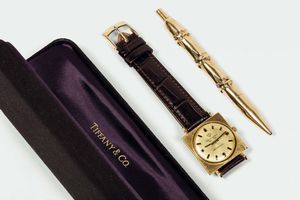 JULES JURGENSEN - A SET OF JULES JURGENSEN, Tiffany, 18K yellow gold wristwatch with a 14K Tiffany Bamboo pen. The watch is accompanied by the original box