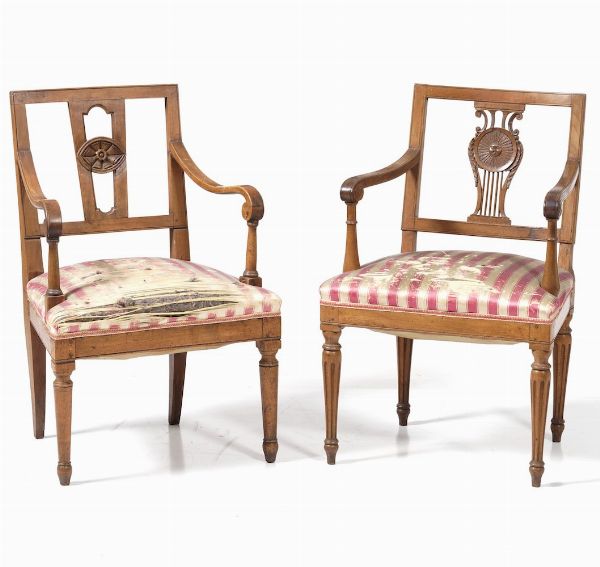 Lotto di un divano e due poltrone diverse in legno intagliato, XIX-XX secolo  - Asta Antiquariato Luglio | Cambi Time - Associazione Nazionale - Case d'Asta italiane