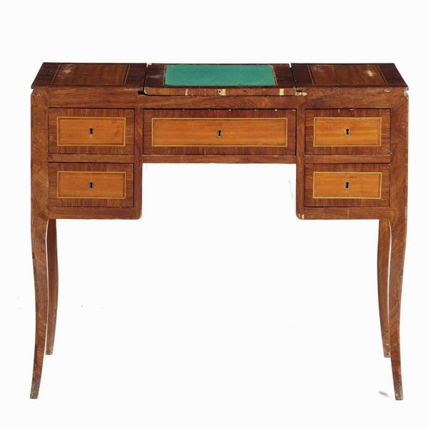 Scrittoio da centro con piano scorrevole. Italia, XVIII secolo  - Asta Antiquariato Luglio | Cambi Time - Associazione Nazionale - Case d'Asta italiane