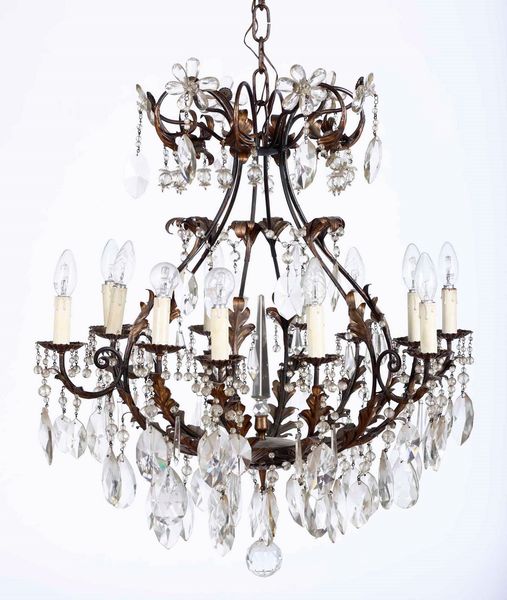 Lampadario con struttura in metallo e pendenti in vetro molato. XIX-XX secolo  - Asta Antiquariato Luglio | Cambi Time - Associazione Nazionale - Case d'Asta italiane