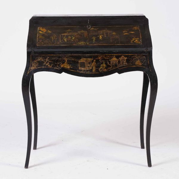 Scrittoio da centro decorato a chinoiserie su lacca nera. Probabilmente Inghilterra, XIX secolo  - Asta Antiquariato Luglio | Cambi Time - Associazione Nazionale - Case d'Asta italiane