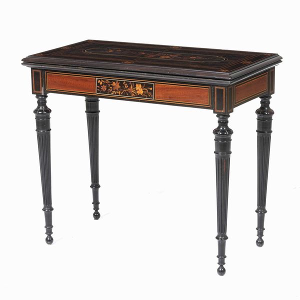 Tavolo da gioco inlegno lastronato ed intarsiato in varie essenze. XIX secolo  - Asta Antiquariato Luglio | Cambi Time - Associazione Nazionale - Case d'Asta italiane