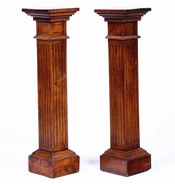 Coppia di colonne in legno scanalate. XX secolo  - Asta Antiquariato Luglio | Cambi Time - Associazione Nazionale - Case d'Asta italiane