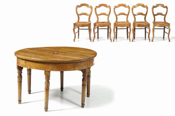 Tavolo circolare con cinque sedie, XIX-XX secolo  - Asta Antiquariato Luglio | Cambi Time - Associazione Nazionale - Case d'Asta italiane