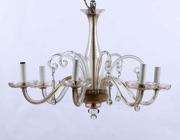 Lampadario a sei bracci in vetro incolore. XX secolo  - Asta Antiquariato Luglio | Cambi Time - Associazione Nazionale - Case d'Asta italiane