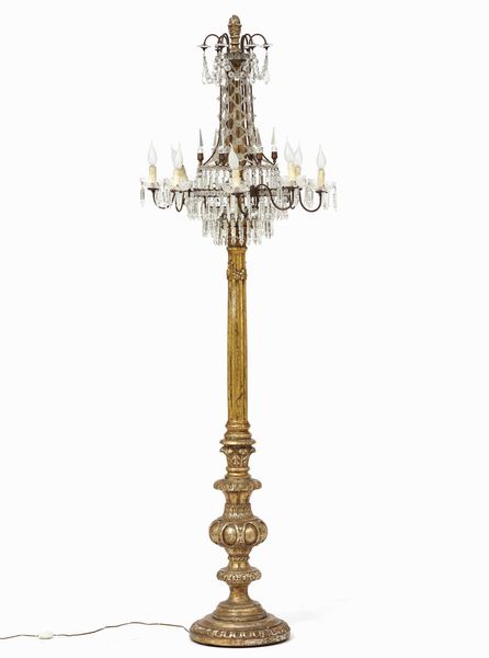 Piantana in legno dorato con pendenti in vetro  - Asta Antiquariato Luglio | Cambi Time - Associazione Nazionale - Case d'Asta italiane