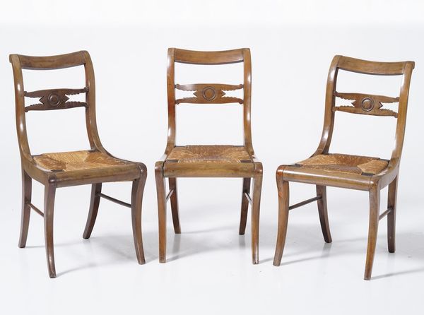 Gruppo di tre sedie con schienale a cartella intagliata, <BR>XIX secolo  - Asta Antiquariato Luglio | Cambi Time - Associazione Nazionale - Case d'Asta italiane