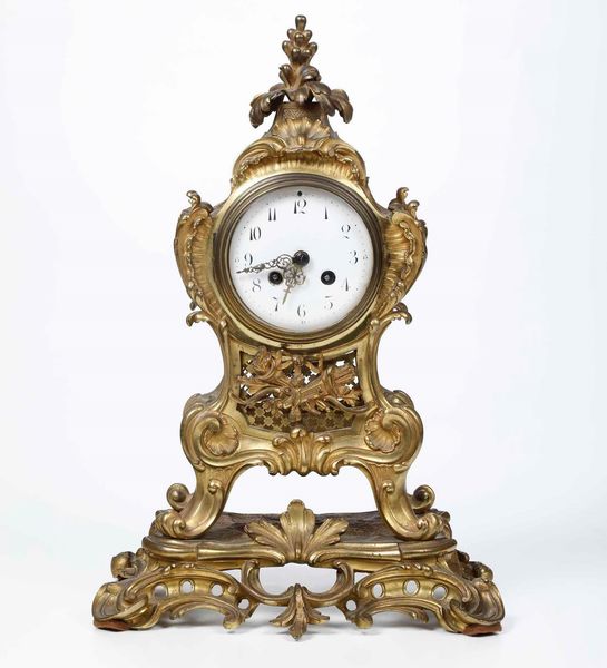 Pendola da tavolo in bronzo dorato. Francia XIX secolo  - Asta Antiquariato Luglio | Cambi Time - Associazione Nazionale - Case d'Asta italiane