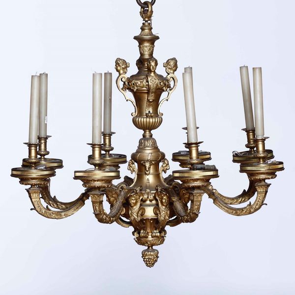 Lampadario a otto fiamme in bronzo dorato e cesellato. XIX-XX secolo  - Asta Antiquariato Luglio | Cambi Time - Associazione Nazionale - Case d'Asta italiane