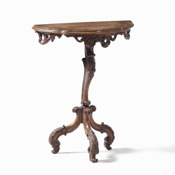 Gueridon in noce intagliato, Veneto, XVIII secolo  - Asta Antiquariato Luglio | Cambi Time - Associazione Nazionale - Case d'Asta italiane