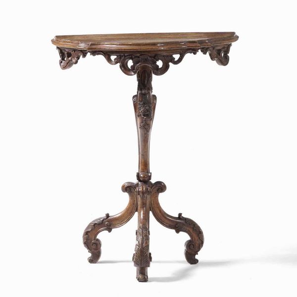 Gueridon in noce intagliato, Veneto, XVIII secolo  - Asta Antiquariato Luglio | Cambi Time - Associazione Nazionale - Case d'Asta italiane