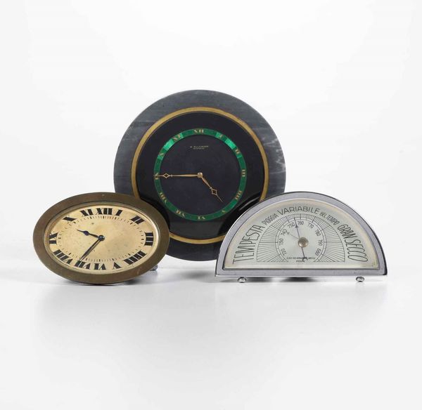 Lotto composto da due orologi e un barometro in metallo e pietre dure, uno marcato Allemann Montreaux  - Asta Antiquariato Luglio | Cambi Time - Associazione Nazionale - Case d'Asta italiane