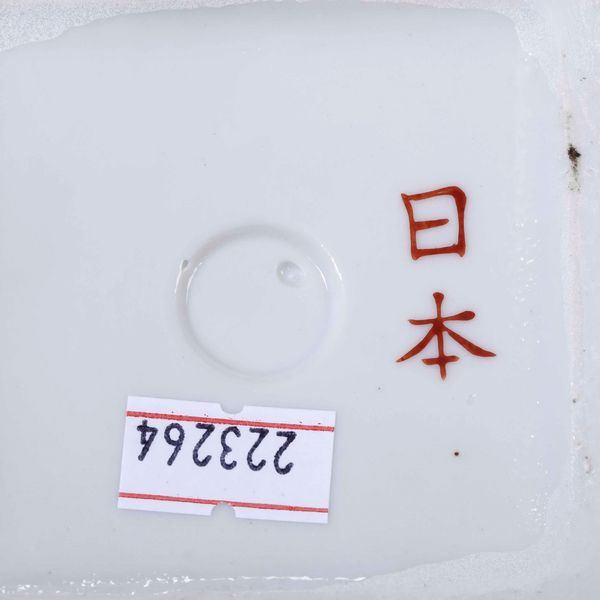 Coppia di vasi in porcellana, Cina XX secolo e vaso a tre anse  - Asta Antiquariato Luglio | Cambi Time - Associazione Nazionale - Case d'Asta italiane