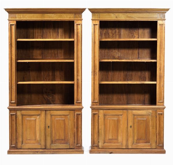 Coppia di librerie in noce, elementi antichi  - Asta Antiquariato Luglio | Cambi Time - Associazione Nazionale - Case d'Asta italiane