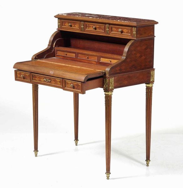Scrittoio con ribalta a rullo lastronato ed intarsiato a marqueterie in varie essenze. XIX-XX secolo  - Asta Antiquariato Luglio | Cambi Time - Associazione Nazionale - Case d'Asta italiane