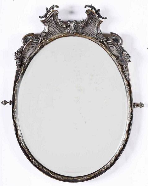 Specchiera basculante per toilette in ottone argentato in stile settecentesco, XX secolo,  - Asta Antiquariato Luglio | Cambi Time - Associazione Nazionale - Case d'Asta italiane