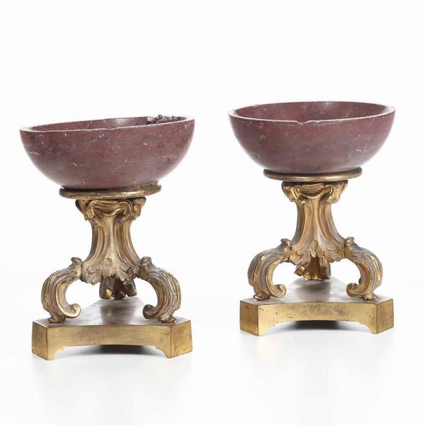 Coppia di coppette in porfido su basi in bronzo dorato. XIX-XX secolo  - Asta Antiquariato Luglio | Cambi Time - Associazione Nazionale - Case d'Asta italiane