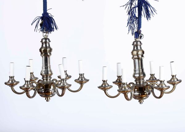 Coppia di lampadari a sei luci. XX secolo  - Asta Antiquariato Luglio | Cambi Time - Associazione Nazionale - Case d'Asta italiane