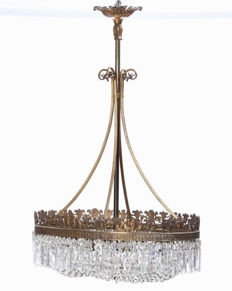Lampadario in stile in bronzo dorato e cristalli, XX secolo  - Asta Antiquariato Luglio | Cambi Time - Associazione Nazionale - Case d'Asta italiane