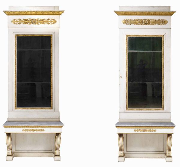 Coppia di consolles con specchiere in legno intagliato, laccato e dorato. XVIII-XIX secolo  - Asta Antiquariato Luglio | Cambi Time - Associazione Nazionale - Case d'Asta italiane