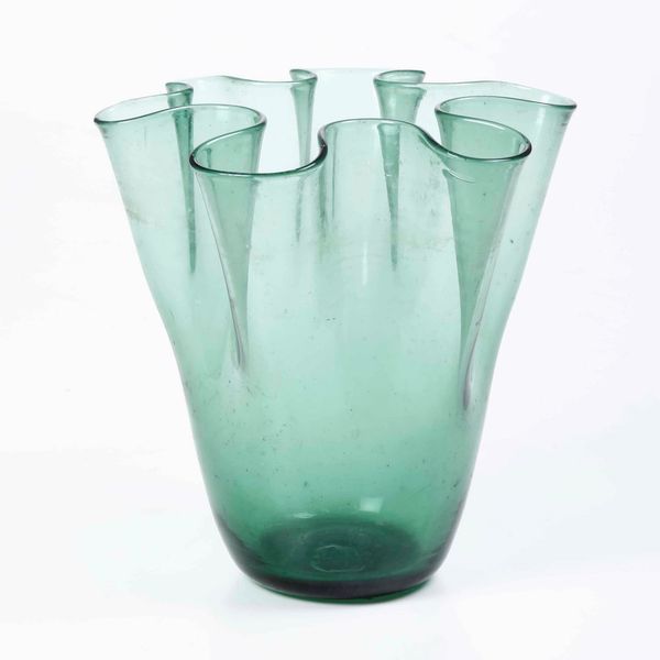 Vaso a fazzoletto in vetro verde di Murano. XX secolo  - Asta Antiquariato Luglio | Cambi Time - Associazione Nazionale - Case d'Asta italiane