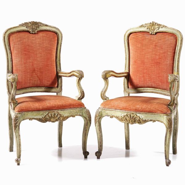 Coppia di poltrone in legno intagliato, laccato con profili dorati. XVIII secolo  - Asta Antiquariato Luglio | Cambi Time - Associazione Nazionale - Case d'Asta italiane