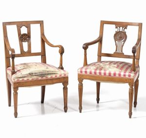 Lotto di un divano e due poltrone diverse in legno intagliato, XIX-XX secolo  - Asta Antiquariato Luglio | Cambi Time - Associazione Nazionale - Case d'Asta italiane