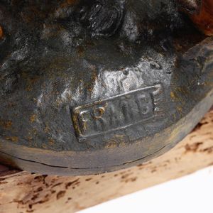 Scultura raffigurante bambina in legno e bronzo firmata August Moreau  - Asta Antiquariato Luglio | Cambi Time - Associazione Nazionale - Case d'Asta italiane