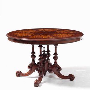 Tavolo in legno intagliato con piano lastronato ed intarsiato a motivi floreali in varie essenze. XIX-XX secolo  - Asta Antiquariato Luglio | Cambi Time - Associazione Nazionale - Case d'Asta italiane