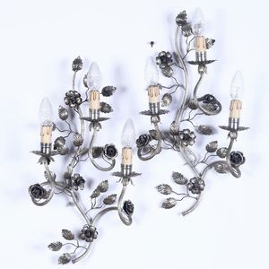 Insieme di lanterna e coppia di appliques in metallo argentato, XX secolo  - Asta Antiquariato Luglio | Cambi Time - Associazione Nazionale - Case d'Asta italiane