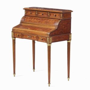 Scrittoio con ribalta a rullo lastronato ed intarsiato a marqueterie in varie essenze. XIX-XX secolo  - Asta Antiquariato Luglio | Cambi Time - Associazione Nazionale - Case d'Asta italiane