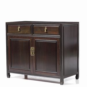 Credenza a due ante, Cina XX secolo  - Asta Antiquariato Luglio | Cambi Time - Associazione Nazionale - Case d'Asta italiane