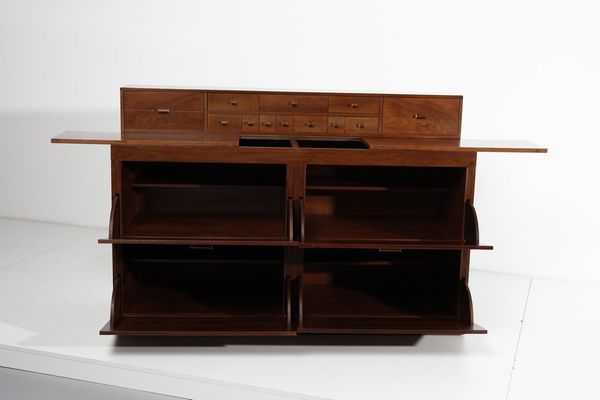 SCARPA AFRA (1937 -2011) & TOBIA (n. 1935) : attribuito. Credenza per Bernini  - Asta Asta 371 | DESIGN E ARTI DECORATIVE DEL NOVECENTO Online - Associazione Nazionale - Case d'Asta italiane