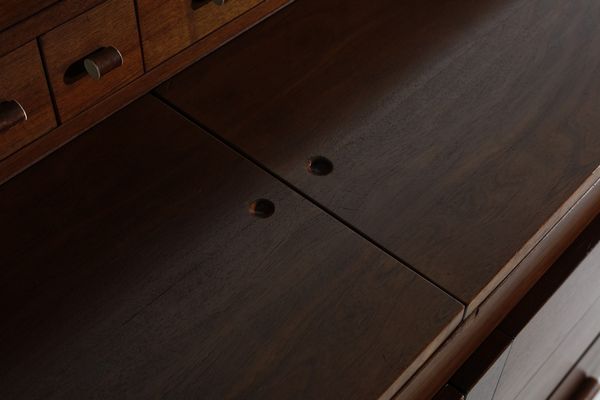 SCARPA AFRA (1937 -2011) & TOBIA (n. 1935) : attribuito. Credenza per Bernini  - Asta Asta 371 | DESIGN E ARTI DECORATIVE DEL NOVECENTO Online - Associazione Nazionale - Case d'Asta italiane