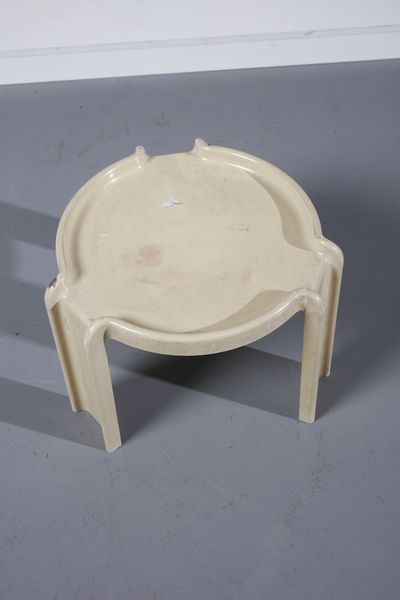 STOPPINO GIOTTO (n. 1926) : Tre tavolini impilabili per Kartell  - Asta Asta 371 | DESIGN E ARTI DECORATIVE DEL NOVECENTO Online - Associazione Nazionale - Case d'Asta italiane