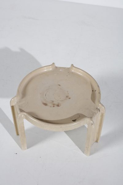 STOPPINO GIOTTO (n. 1926) : Tre tavolini impilabili per Kartell  - Asta Asta 371 | DESIGN E ARTI DECORATIVE DEL NOVECENTO Online - Associazione Nazionale - Case d'Asta italiane
