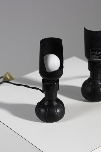 SARFATTI GINO (1912 - 1985) : Coppia di lampade da tavolo 600/p per Arteluce  - Asta Asta 371 | DESIGN E ARTI DECORATIVE DEL NOVECENTO Online - Associazione Nazionale - Case d'Asta italiane