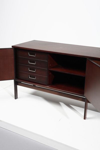 FRATTINI GIANFRANCO (1926 - 2004) : Credenza per Cantieri Carugati  - Asta Asta 371 | DESIGN E ARTI DECORATIVE DEL NOVECENTO Online - Associazione Nazionale - Case d'Asta italiane