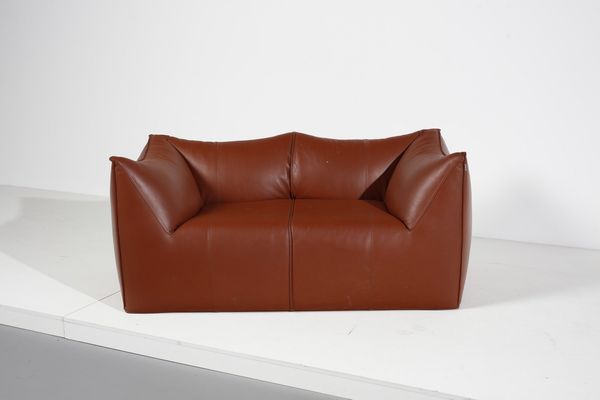 BELLINI MARIO (n. 1935) : Divano e poltrona Le Bambole  - Asta Asta 371 | DESIGN E ARTI DECORATIVE DEL NOVECENTO Online - Associazione Nazionale - Case d'Asta italiane