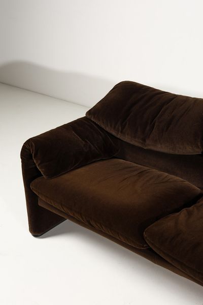 MAGISTRETTI VICO (1920 - 2006) : Divano Maralunga per Cassina  - Asta Asta 371 | DESIGN E ARTI DECORATIVE DEL NOVECENTO Online - Associazione Nazionale - Case d'Asta italiane