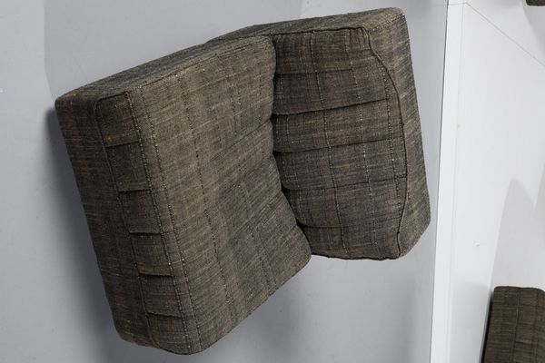 AGNOLI TITO (1931 - 2012) : Divano modulare serie 900 per Arflex (5  moduli)  - Asta Asta 371 | DESIGN E ARTI DECORATIVE DEL NOVECENTO Online - Associazione Nazionale - Case d'Asta italiane