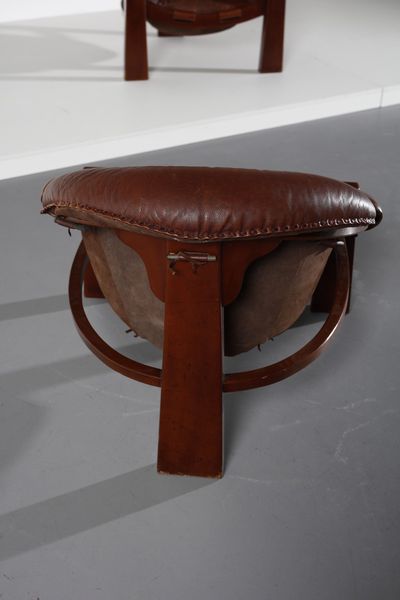 FRIGERIO LUCIANO (1928 - 1999) : nello stile di. Coppia di poltrone  - Asta Asta 371 | DESIGN E ARTI DECORATIVE DEL NOVECENTO Online - Associazione Nazionale - Case d'Asta italiane