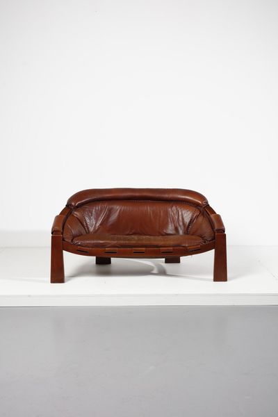 FRIGERIO LUCIANO (1928 - 1999) : nello s tile di. Divano  - Asta Asta 371 | DESIGN E ARTI DECORATIVE DEL NOVECENTO Online - Associazione Nazionale - Case d'Asta italiane