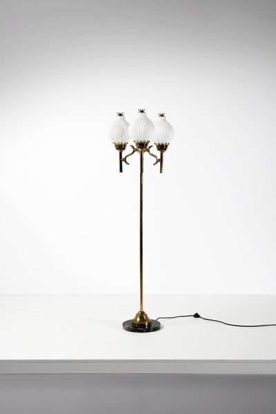 ANGELO LELII & NABORRE CORNO : Lampada da terra Tortiglione a 3 per Arredoluce  - Asta Asta 371 | DESIGN E ARTI DECORATIVE DEL NOVECENTO Online - Associazione Nazionale - Case d'Asta italiane