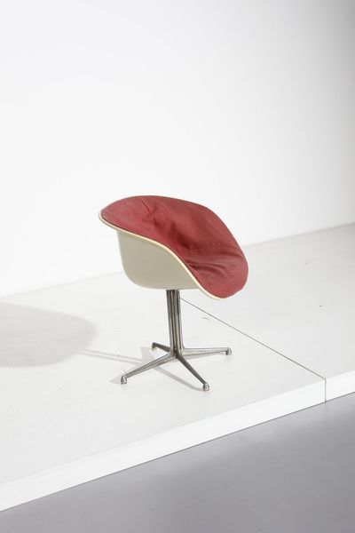 EAMES CHARLES & RAY (1907 - 1978) : attribuito. Quattro poltroncine  - Asta Asta 371 | DESIGN E ARTI DECORATIVE DEL NOVECENTO Online - Associazione Nazionale - Case d'Asta italiane
