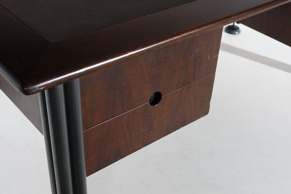 CACCIA DOMINIONI LUIGI (n. 1913) : Scrivania a quattro cassetti della serie T17 produzione Azucena  - Asta Asta 371 | DESIGN E ARTI DECORATIVE DEL NOVECENTO Online - Associazione Nazionale - Case d'Asta italiane