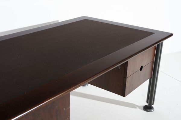 CACCIA DOMINIONI LUIGI (n. 1913) : Scrivania a quattro cassetti della serie T17 produzione Azucena  - Asta Asta 371 | DESIGN E ARTI DECORATIVE DEL NOVECENTO Online - Associazione Nazionale - Case d'Asta italiane