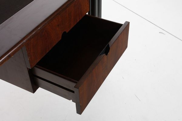 CACCIA DOMINIONI LUIGI (n. 1913) : Scrivania a quattro cassetti della serie T17 produzione Azucena  - Asta Asta 371 | DESIGN E ARTI DECORATIVE DEL NOVECENTO Online - Associazione Nazionale - Case d'Asta italiane