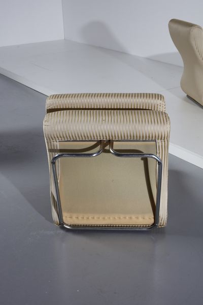 VARO VITTORIO : Quattro poltrone Cigno, collezione Ipestyle, per IPE  - Asta Asta 371 | DESIGN E ARTI DECORATIVE DEL NOVECENTO Online - Associazione Nazionale - Case d'Asta italiane