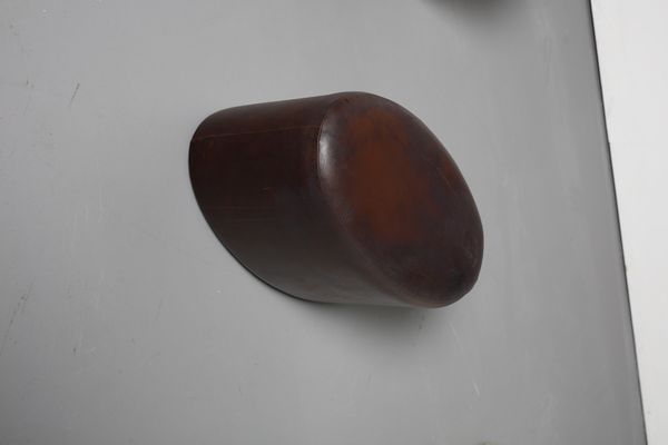 PAOLOZZI LOUIS : Tre poggiapiedi  - Asta Asta 371 | DESIGN E ARTI DECORATIVE DEL NOVECENTO Online - Associazione Nazionale - Case d'Asta italiane